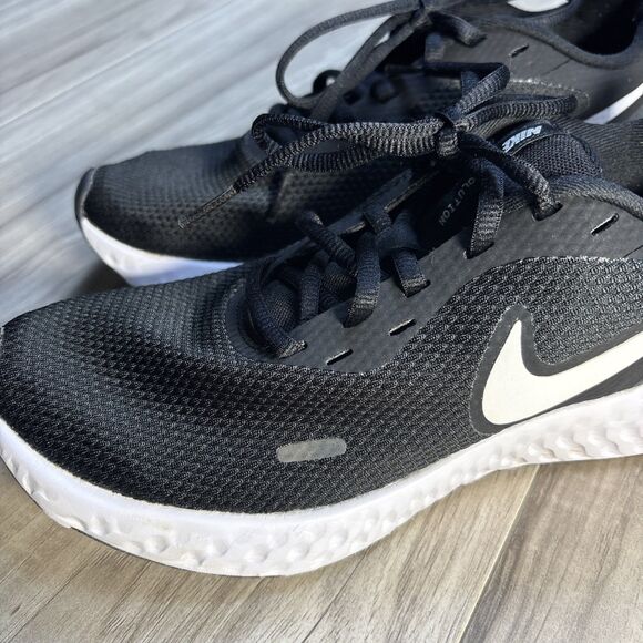 Nike Revolution 5 Womens Black White Athletic Shoes Size 8 - Picture 2 of 12
